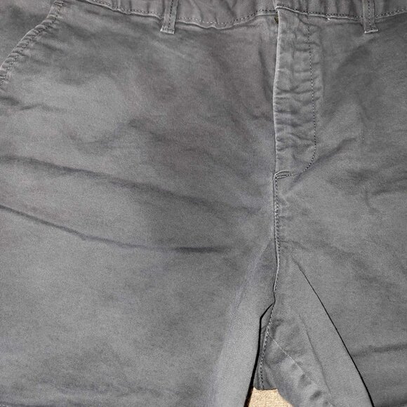 Eddie Bauer Stretch Curvy Pockets Gray Shorts Size 16 preowned 4.5" inseam - Picture 3 of 9